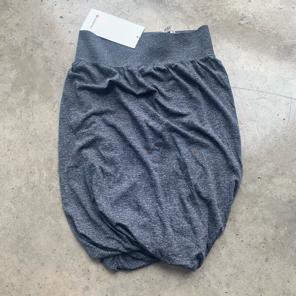 Lululemon boulevard bliss skirt - true navy - Picture 4 of 7